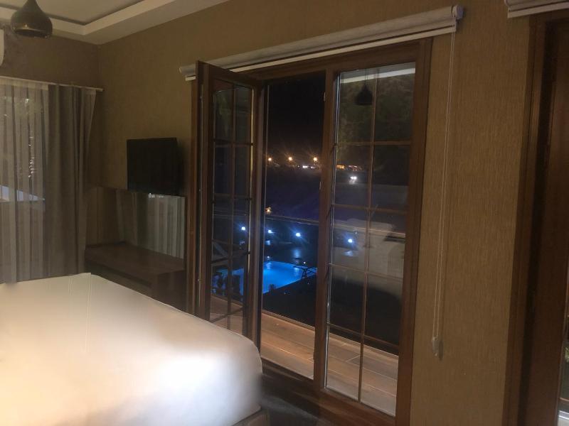 Deluxe Room image 3