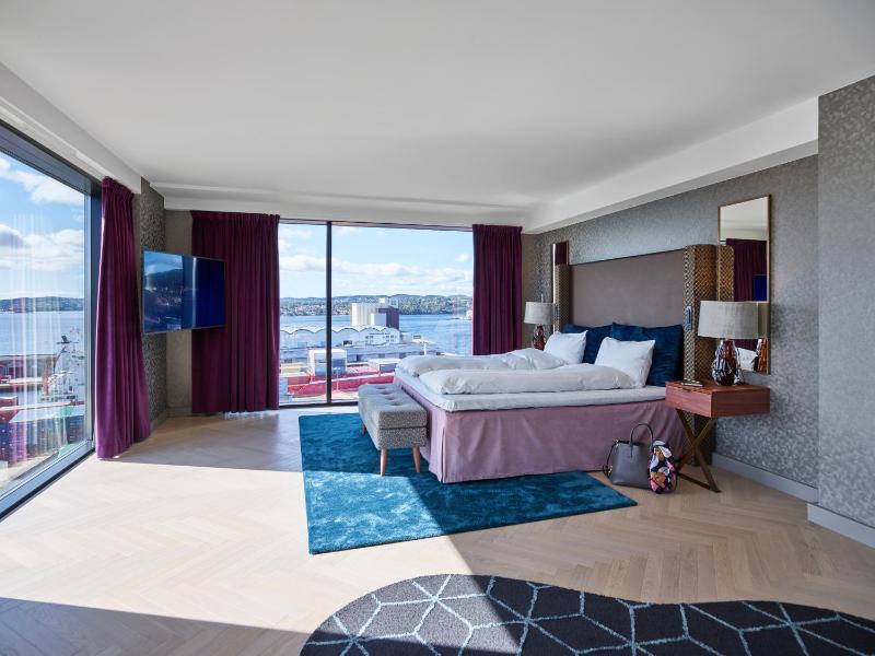 One-Bedroom Suite with Ocean View image 4
