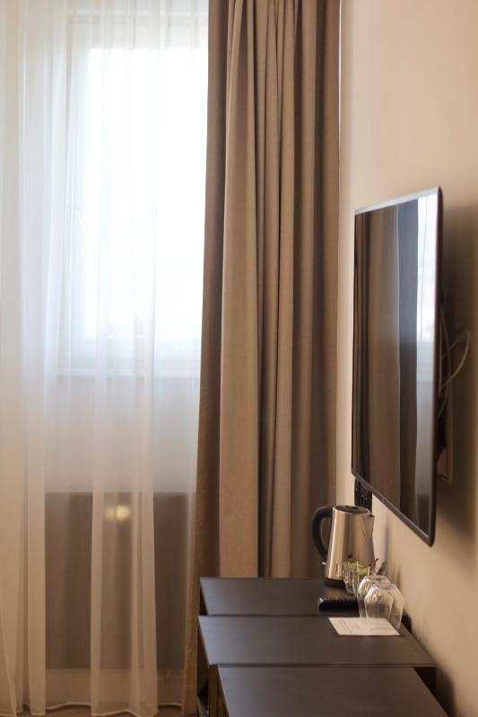 Chevron Hotel - image 3
