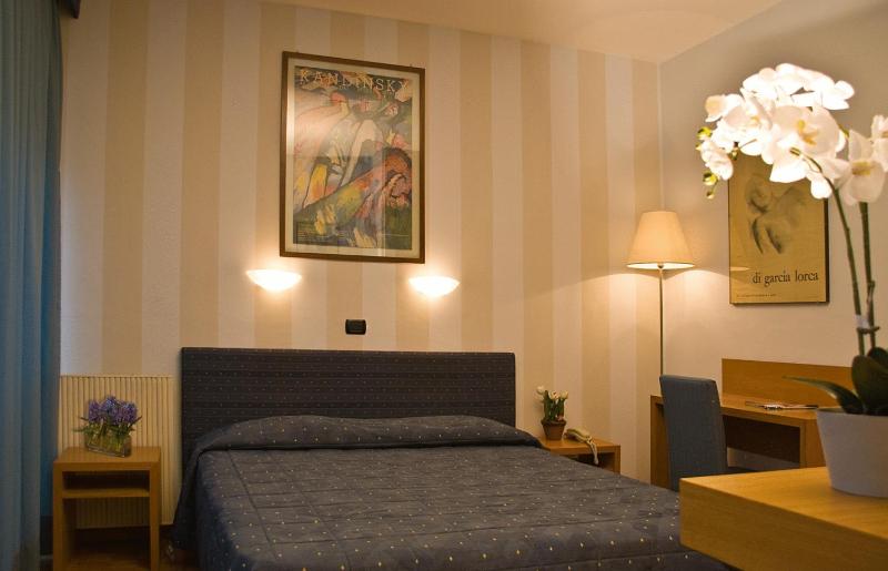 Double or Twin Room image 2