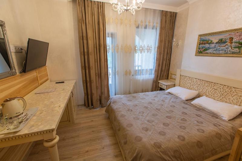 Deluxe Double Room with Spa Access image 2