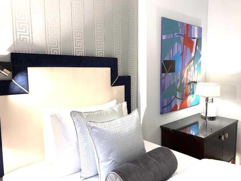MONDRIAN Suite with Old Town Market Square view (180m2) image 4