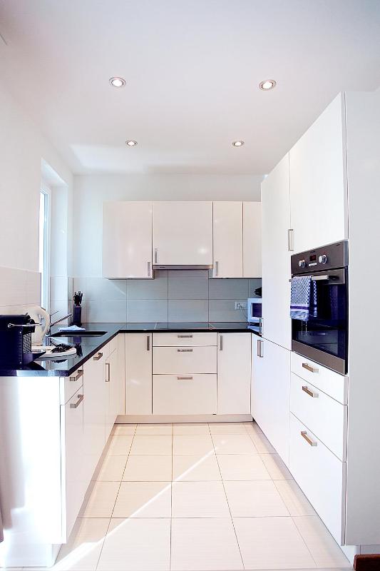 Premium Apartments by Livingdowntown - image 16