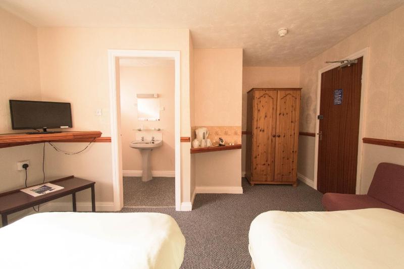 Twin Room image 2