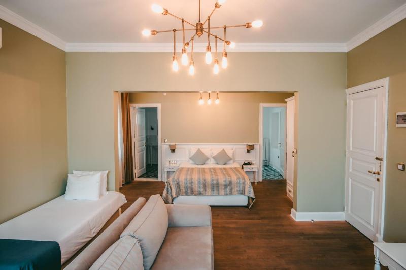 Deluxe Double Room image 2