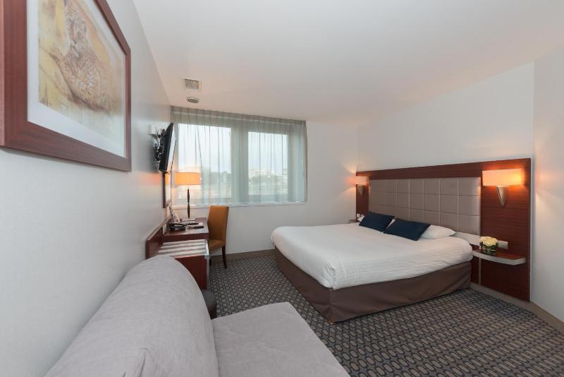 Quadruple Room image 3