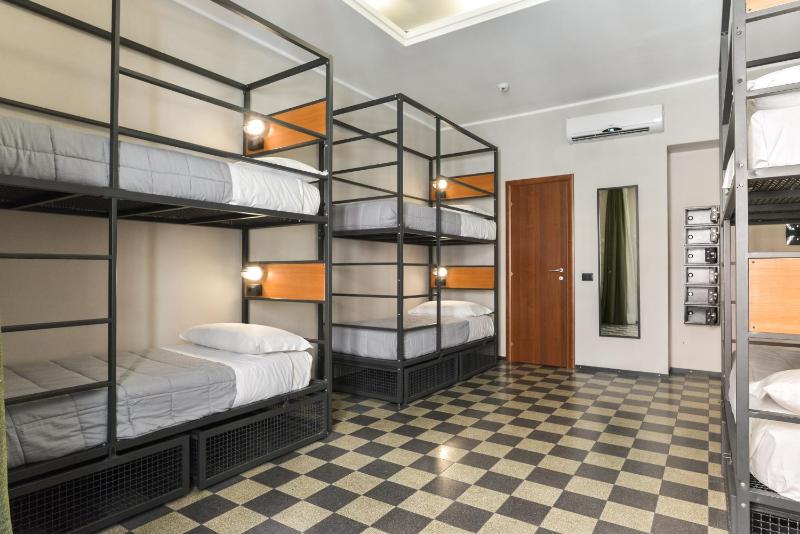 Bed in 6-Bed Mixed Dormitory Room with En suite Bathroom  image 3