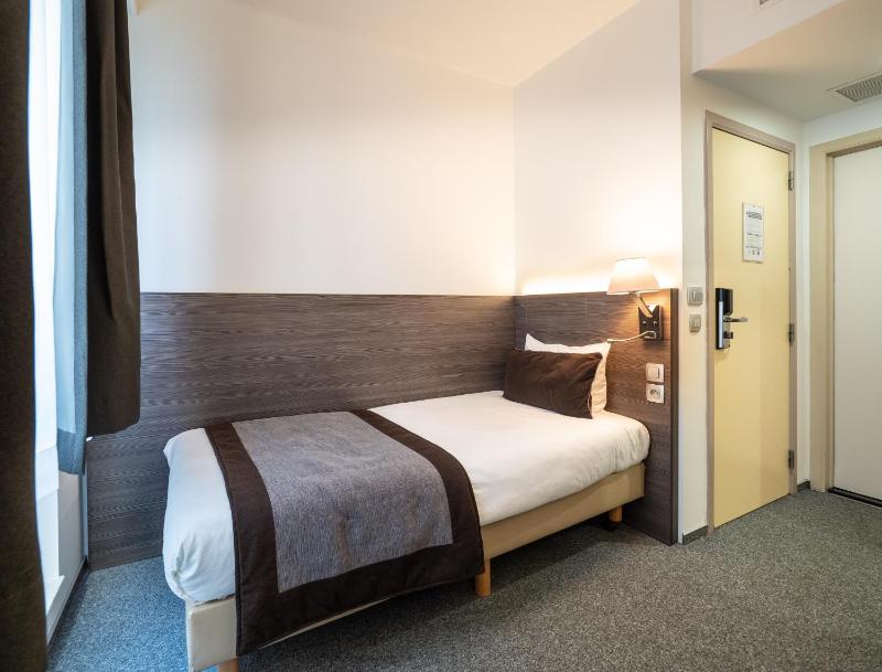 Standard Single Room image 3