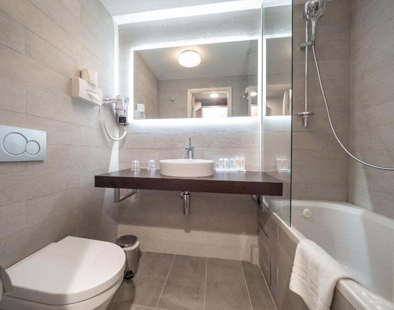 Standard Triple Room image 4