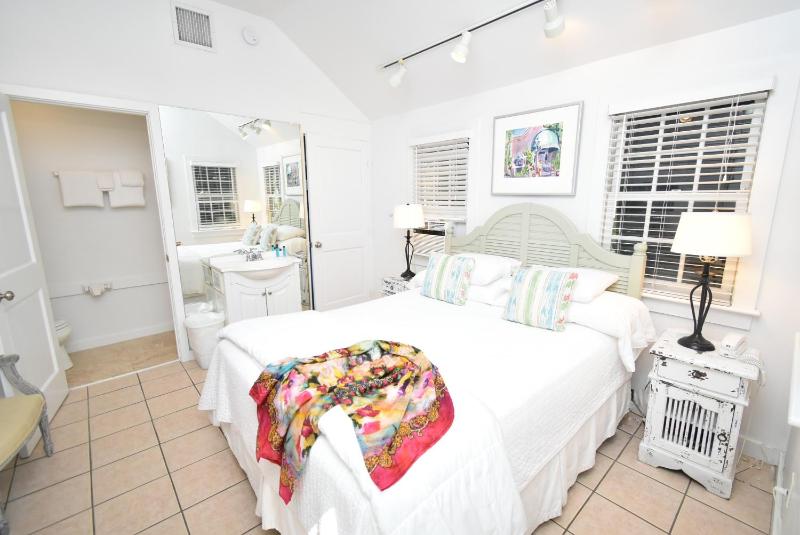 Simonton Court Historic Inn & Cottages - image 3