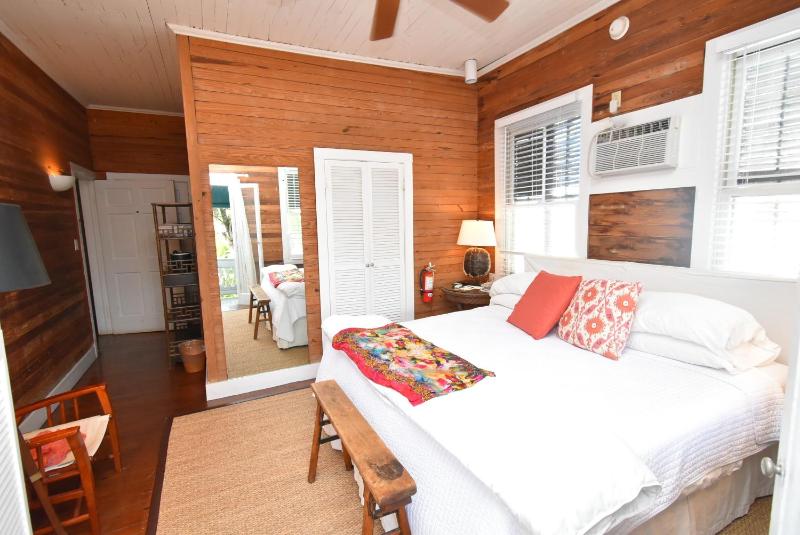 Simonton Court Historic Inn & Cottages - image 16