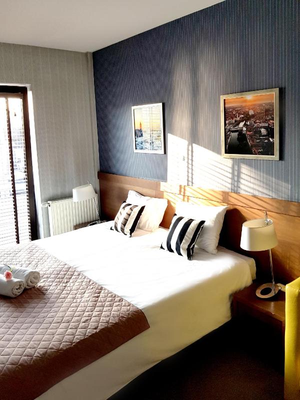 Double or Twin Room with Bathroom image 2