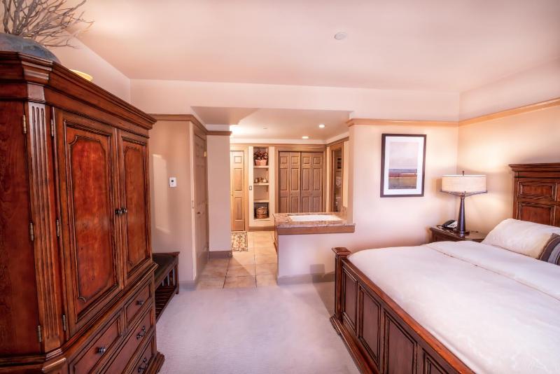 Park Plaza Beaver Creek - image 2
