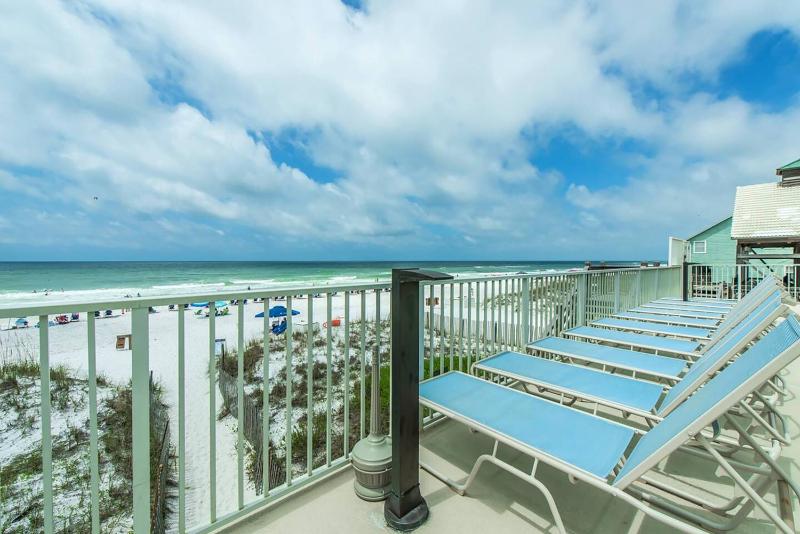 Apartment with Sea View image 2