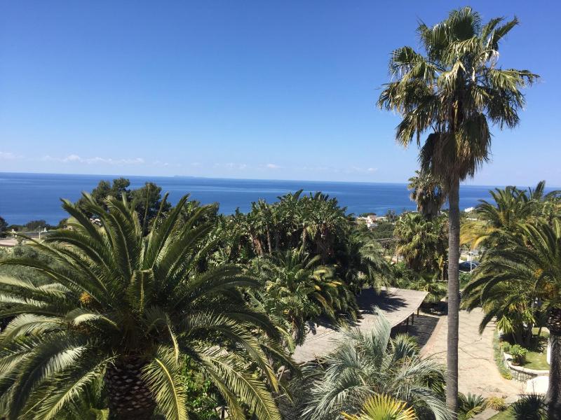 Studio Apartment with Sea View image 4