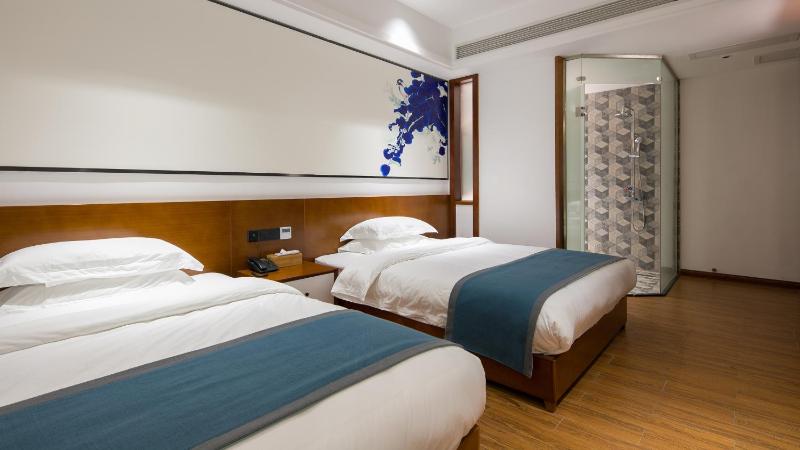 All Seasons Lodge Western Breakfast&Lift&Free Laundry &Book tickets &Downtown Location and Experienced tour guide service - image 42