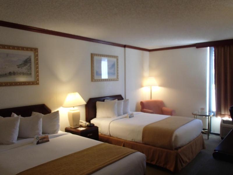 Double Room with Two Double Beds - Disability Access/Non-Smoking image 2