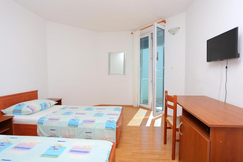 Twin Room with Balcony and Sea View image 1