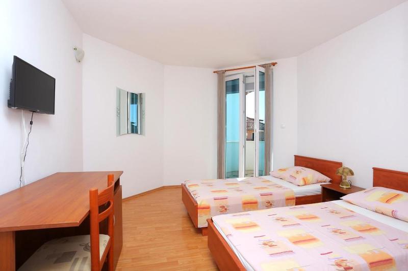 Twin Room with Balcony and Sea View image 2