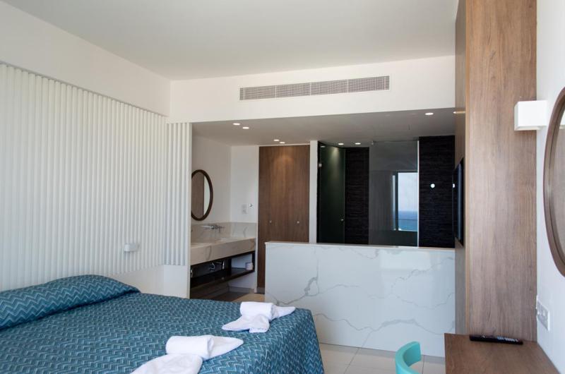 Junior Suite with Sea View image 4