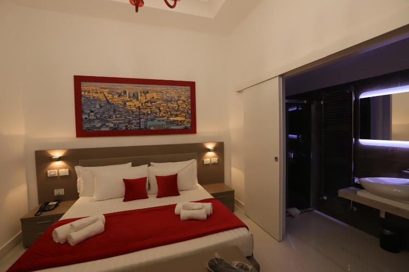 Deluxe Room image 4