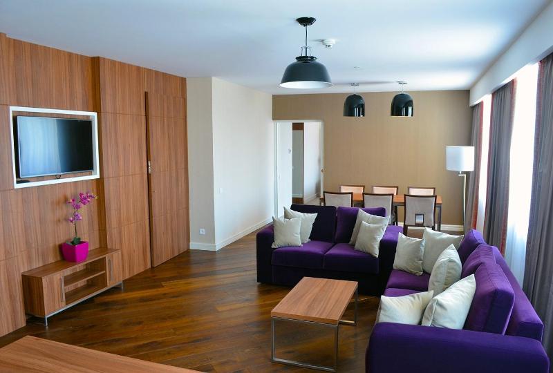 Ramada Plaza by Wyndham Craiova - image 32