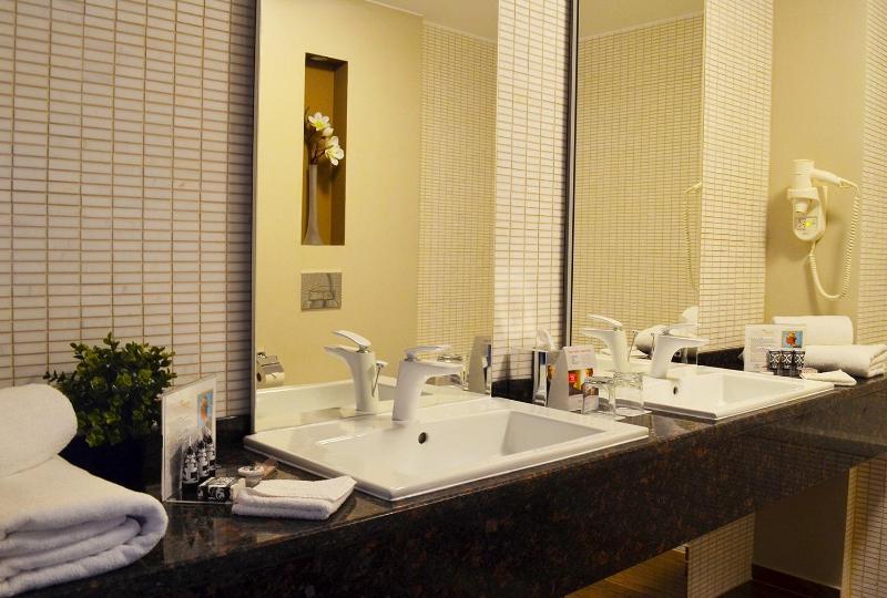 Executive King Suite - Non-Smoking image 3