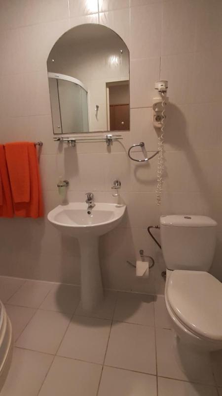 Double Room with Private Bathroom and Gym Access image 3