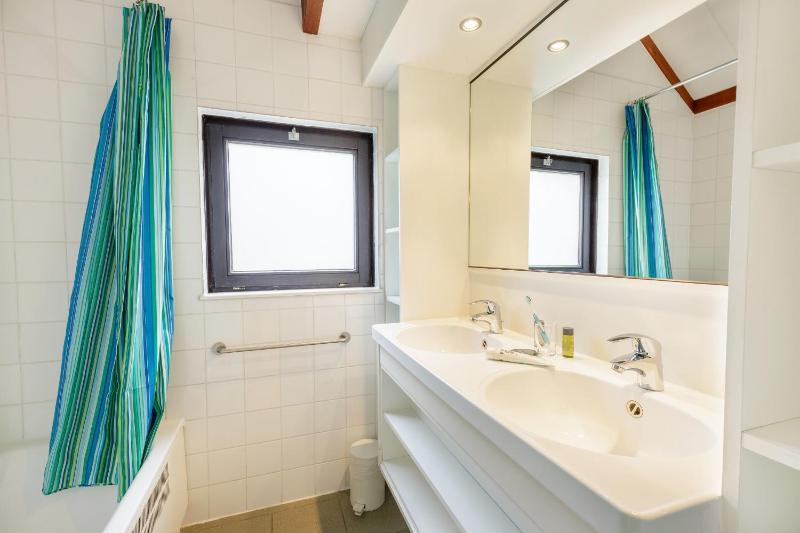 Comfort Holiday Home (8 Adults) image 2