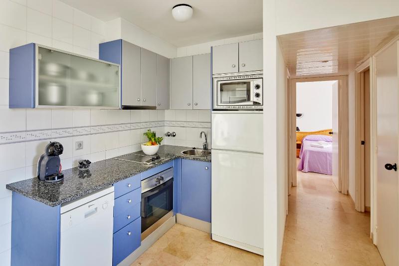 Three-Bedroom Apartment Street View (5 Adults + 2 Children) image 4