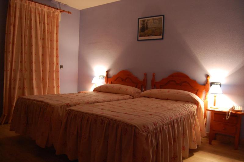 Double Room image 3