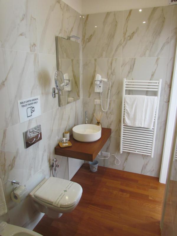 Double Room with Balcony image 4