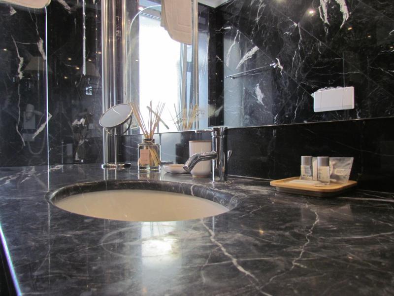 King Suite with Spa Bath image 4