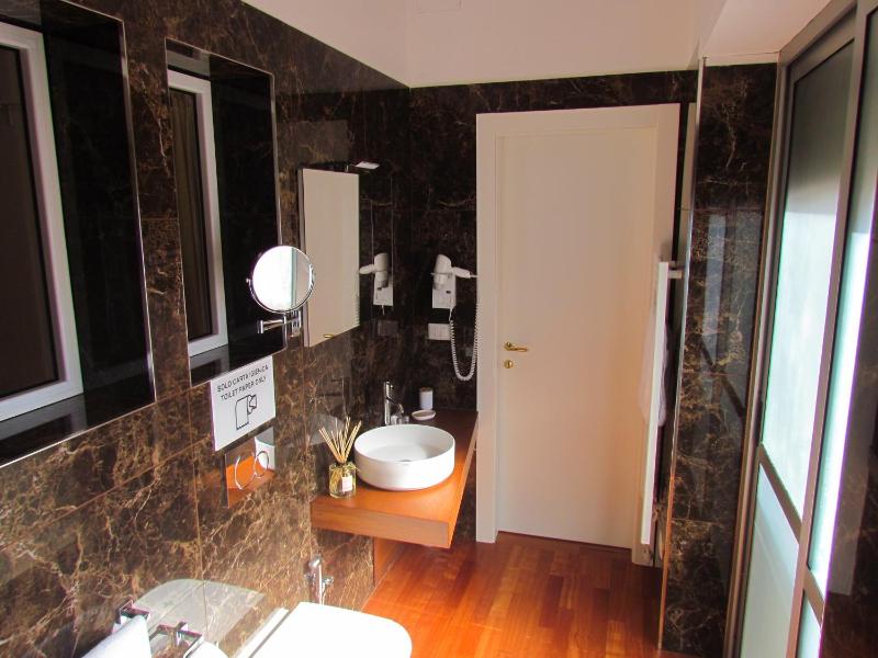 Suite with Balcony image 3