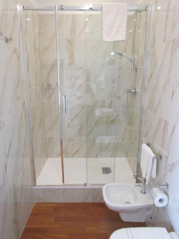 Double Room with Balcony image 2