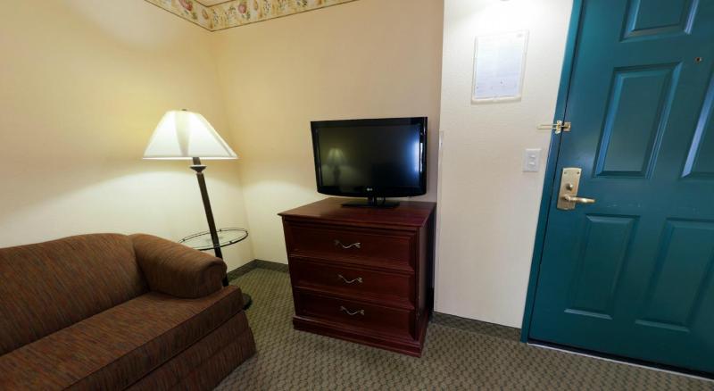 One-Bedroom King Suite - Non-Smoking image 4