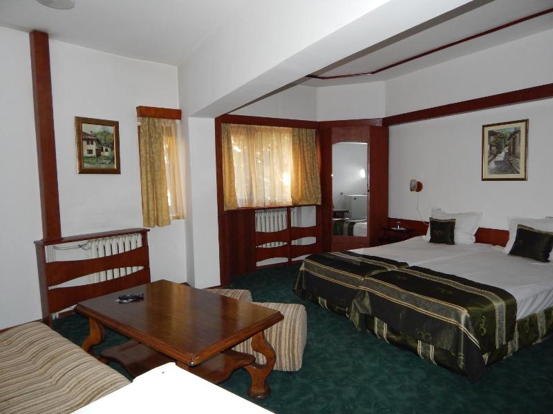 One-Bedroom Suite image 3
