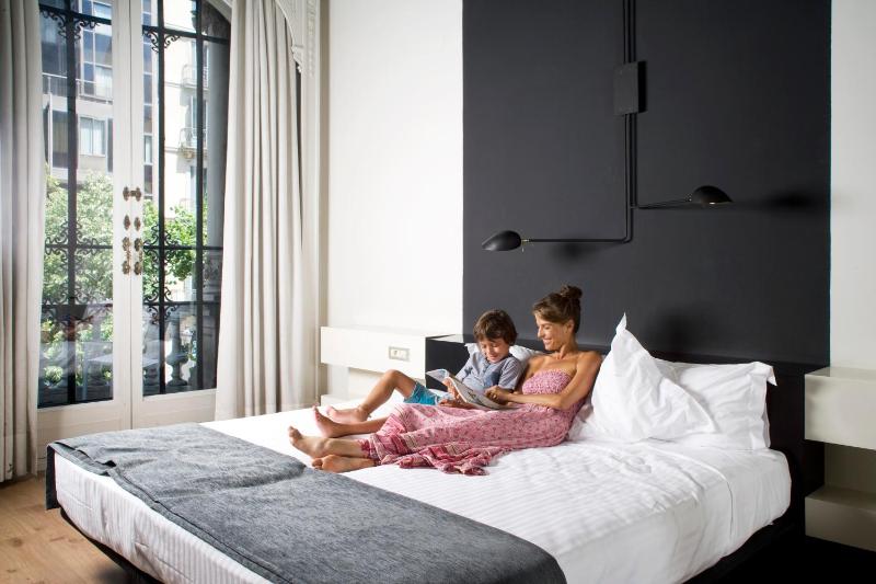 Deluxe Twin Room image 3