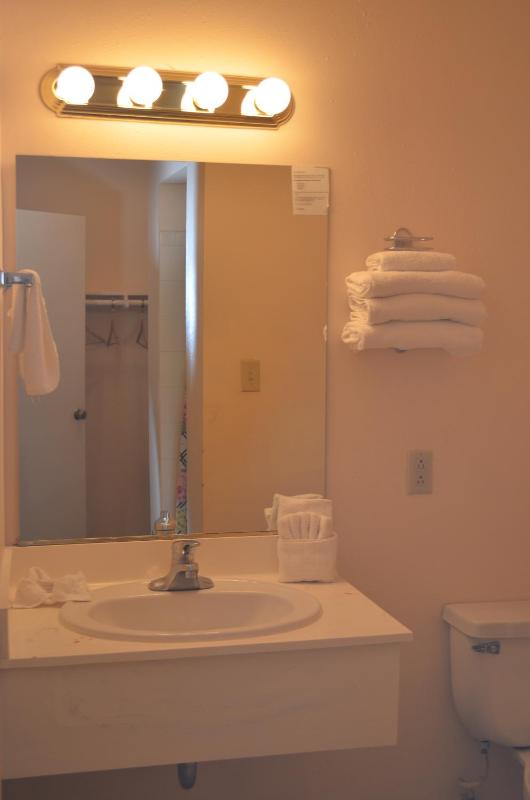 Queen Room image 2