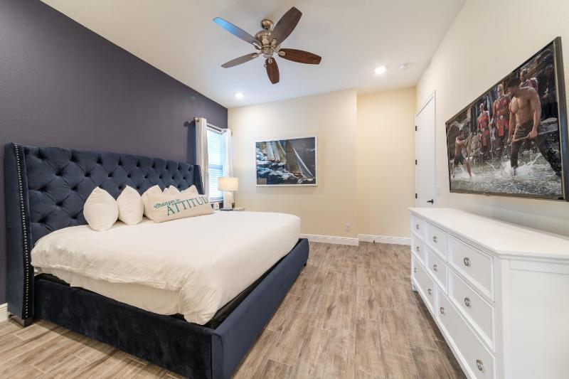 Two-Bedroom House image 2