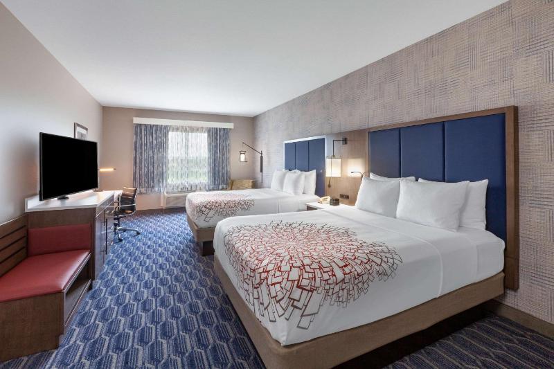 Standard Queen Room with Two Queen Beds image 3