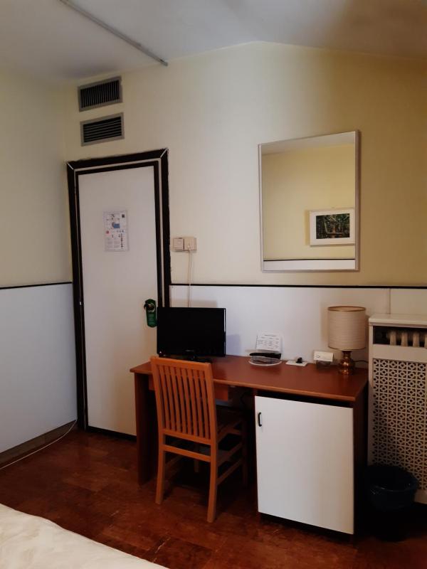 Standard Single Room image 3