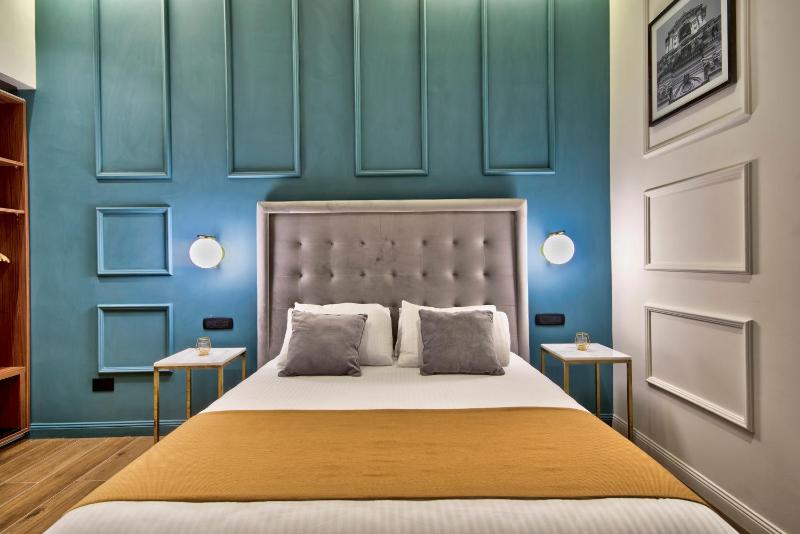 Deluxe Double Room 1st Floor Window facing internal Courtyard 4 image 3