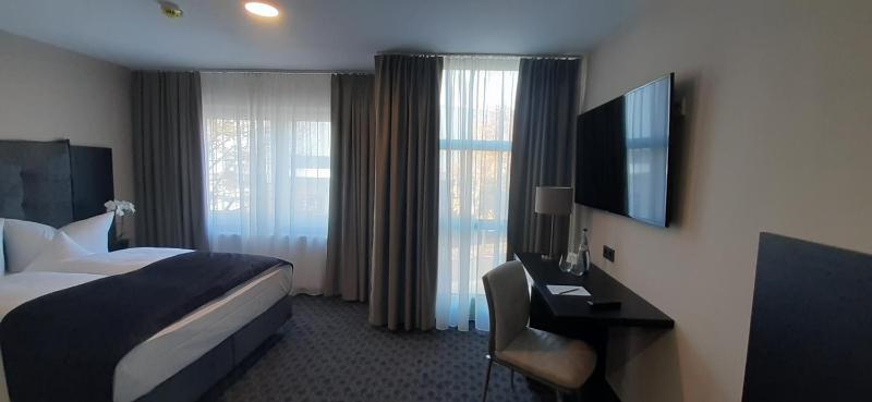 Double or Twin Room image 3