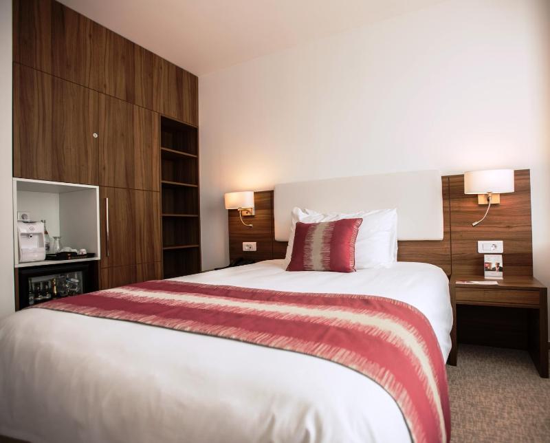 Ramada Plaza by Wyndham Craiova - image 31