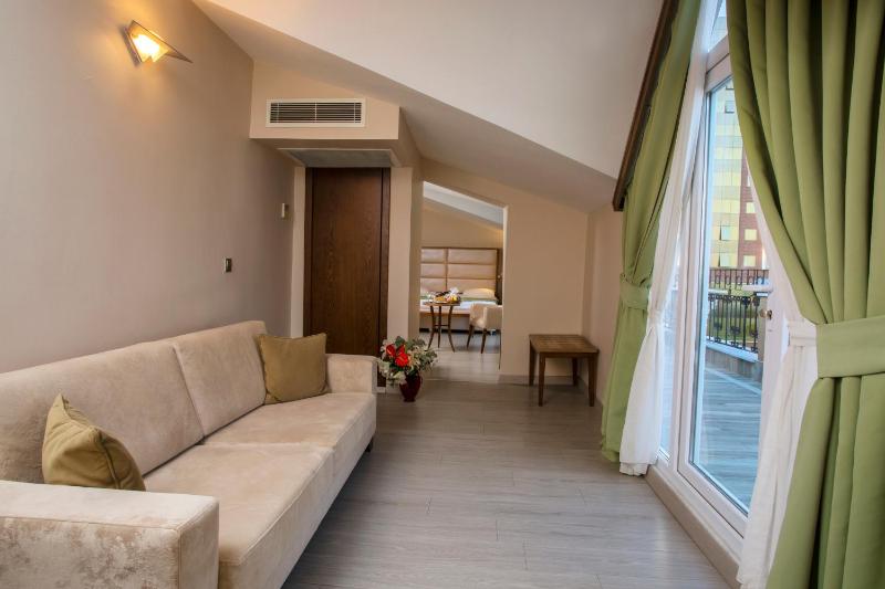 King Room with Balcony image 4