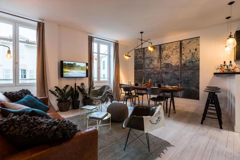 L'ATELIER KEYWEEK Vintage Duplex Apartment with Parking Biarritz Center - image 1