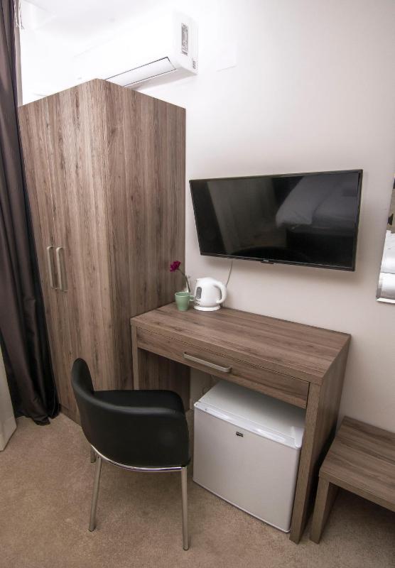 Economy Double Room image 4