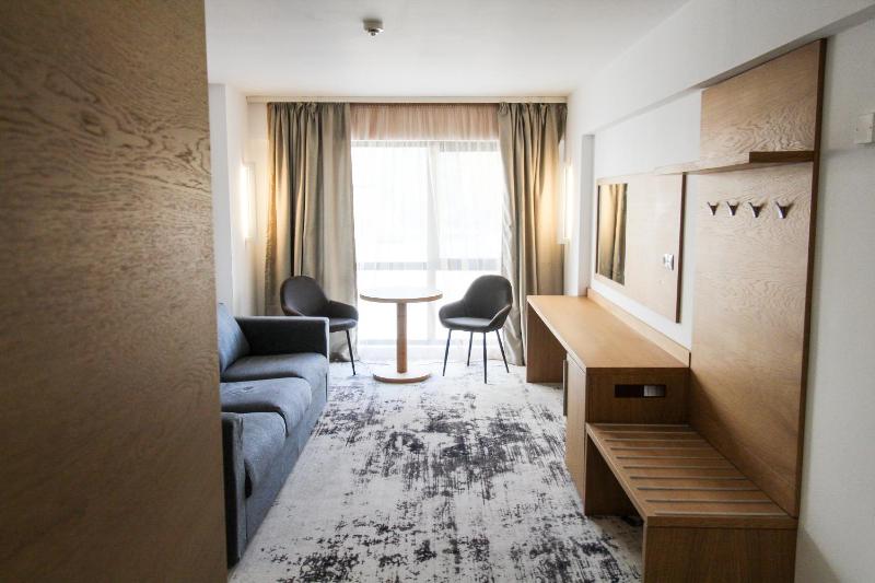 Deluxe Double Room image 3