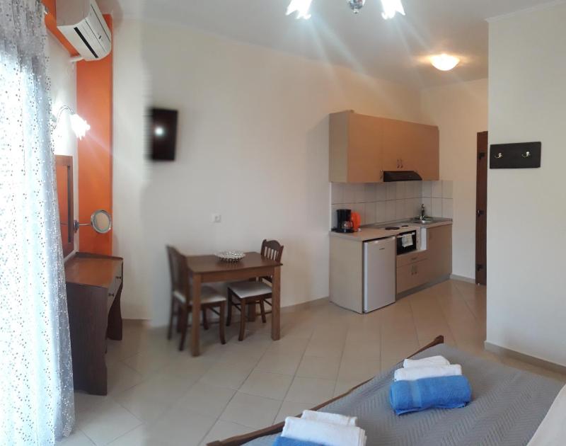 Deluxe Double Room image 3